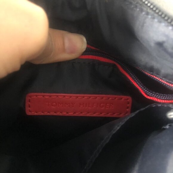 Tommy Hilfiger Black Leather Crossbody Bag | Perfect for Everyday Use - Picture 7 of 10